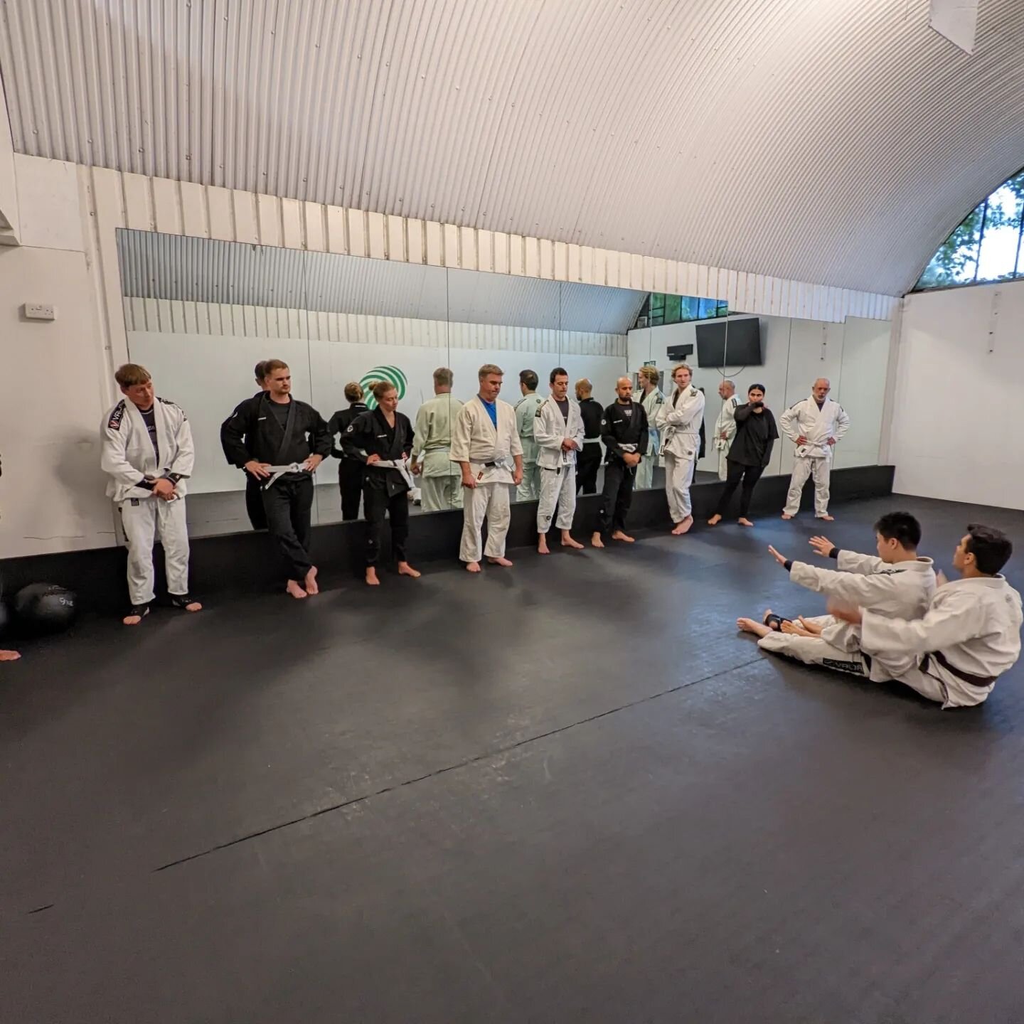 We have come to the end of our first beginners course and it has been a massive success 😊 

Make sure to come down for next month's to learn the fundamentals of Brazilian Jiu-Jitsu and join the Wave Community

Link in the bio
.
.
.
.
.
#thewaveway #