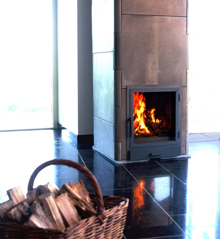 A Fin-oven stores the intense heat of rapidly burnt wood in its concrete mass, slowly releasing warmth over many hours. Photo: Graphics: Illah van Oijen