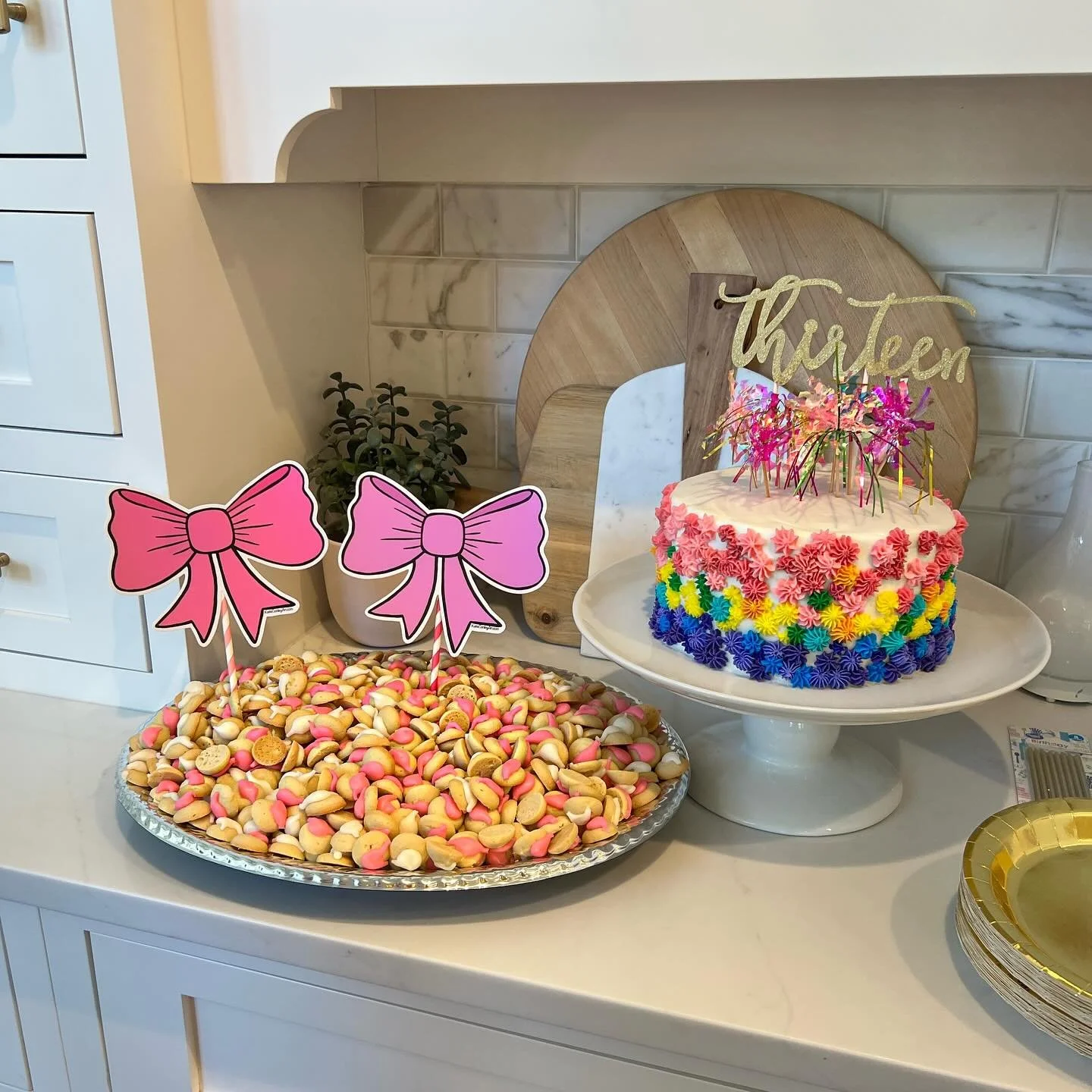 And I&rsquo;m still swooning over this cake that @meghaneliz3 made 🩷🎂✨🌈💅🏻
