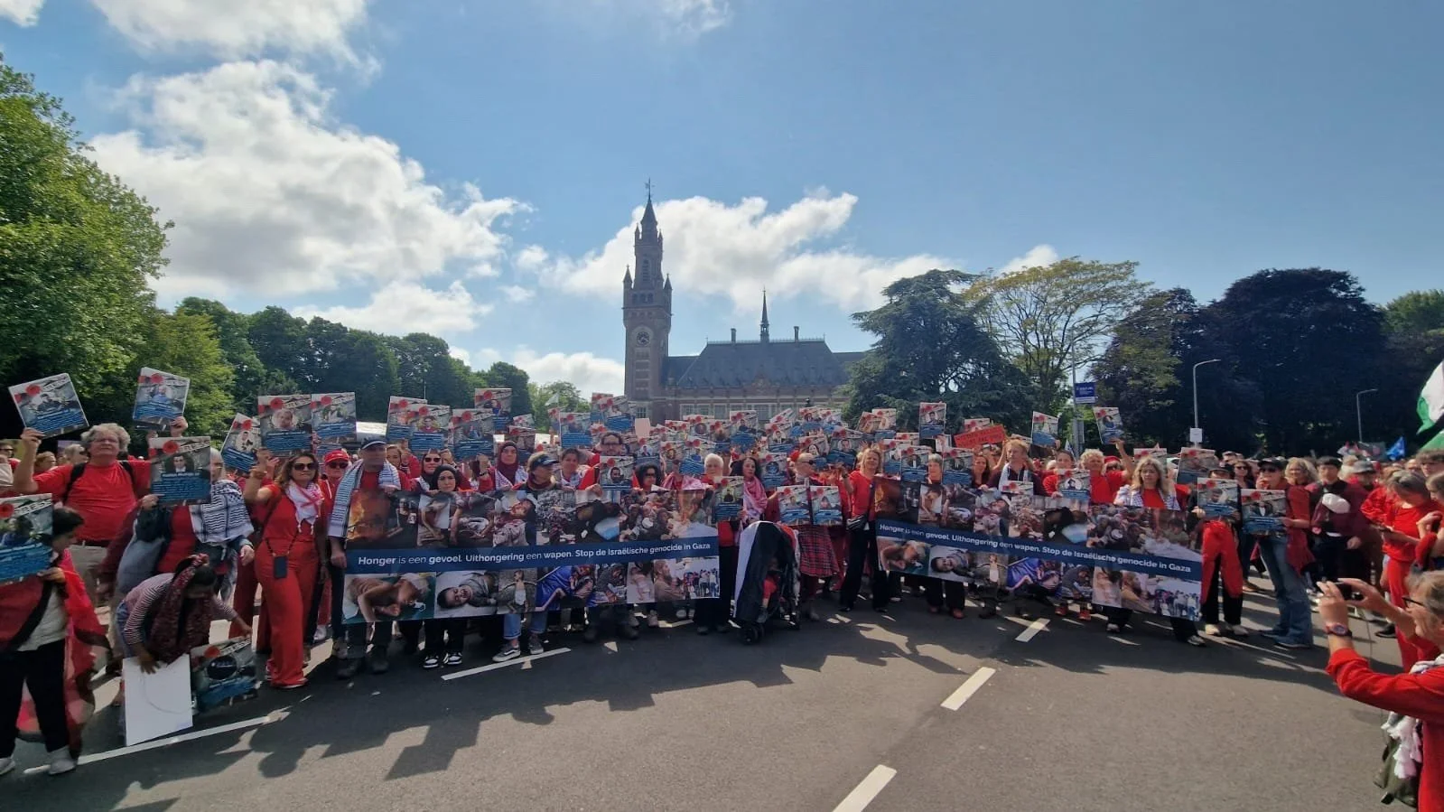 Dag 1: Verzoekschrift aan de Koning