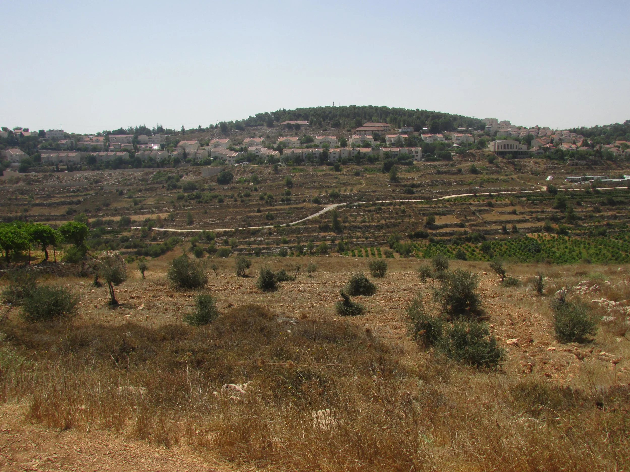 Illegale nederzetting gebouwd op Palestijns land, dichtbij het land dat nu onder dreiging van confiscatie ligt