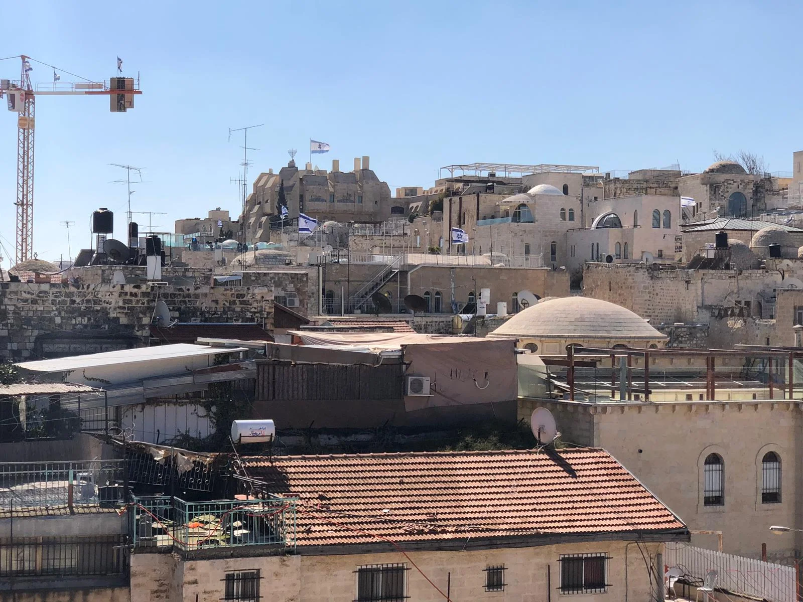 Veel Israëlische vlaggen in de oude stad