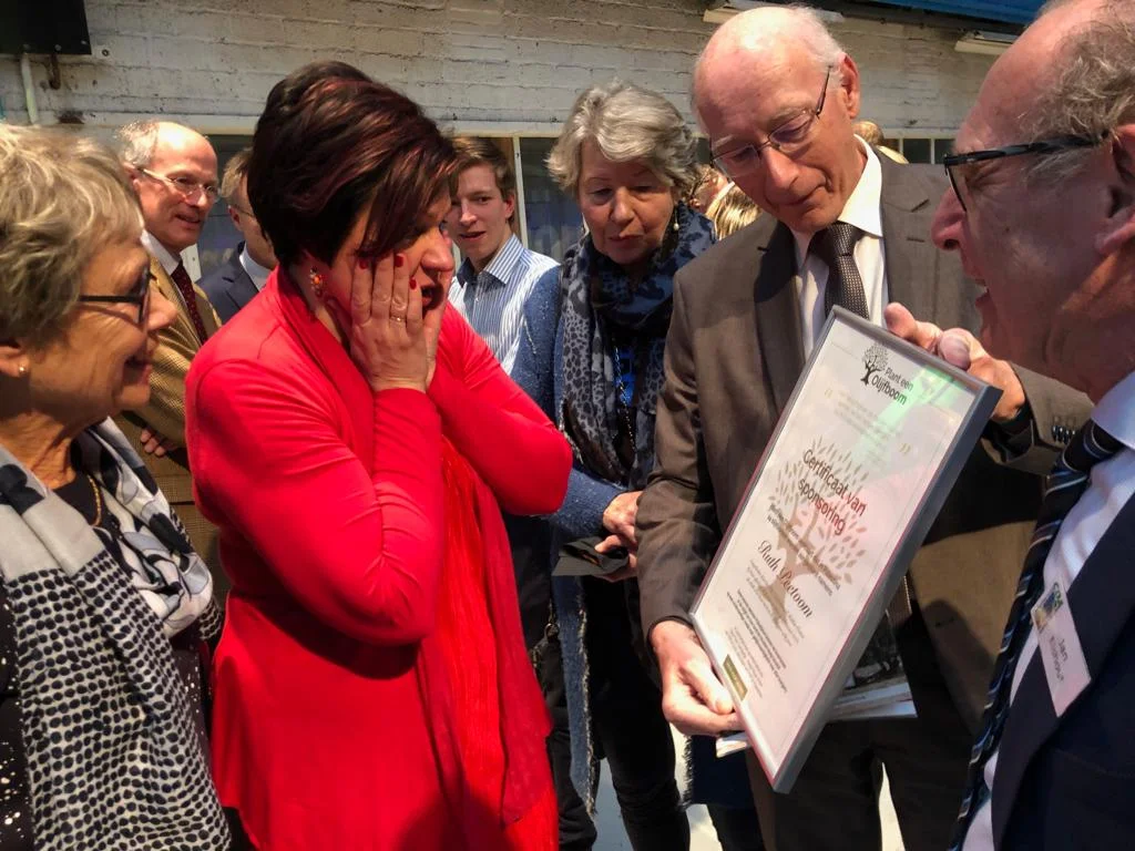 Ruth Peetoom krijgt 24 olijfbomen cadeau