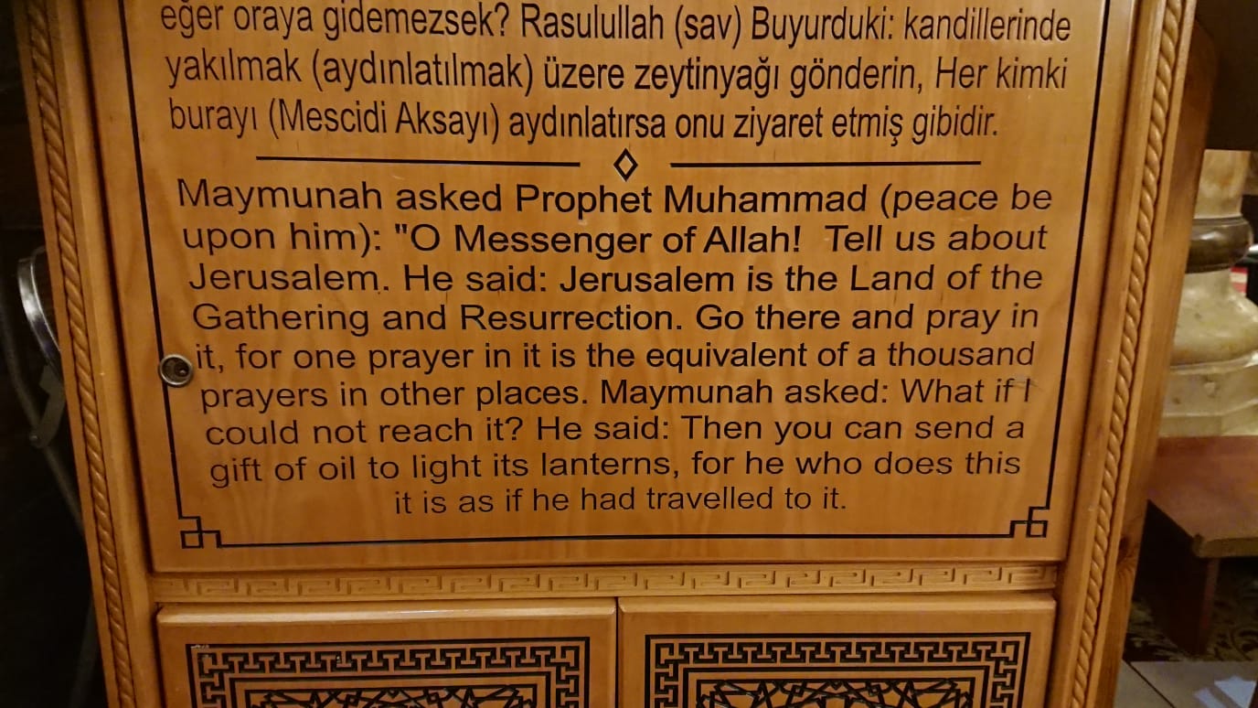 Al Aqsa - liefdadigheidsbox in de Rotskoeplmoskee.jpeg