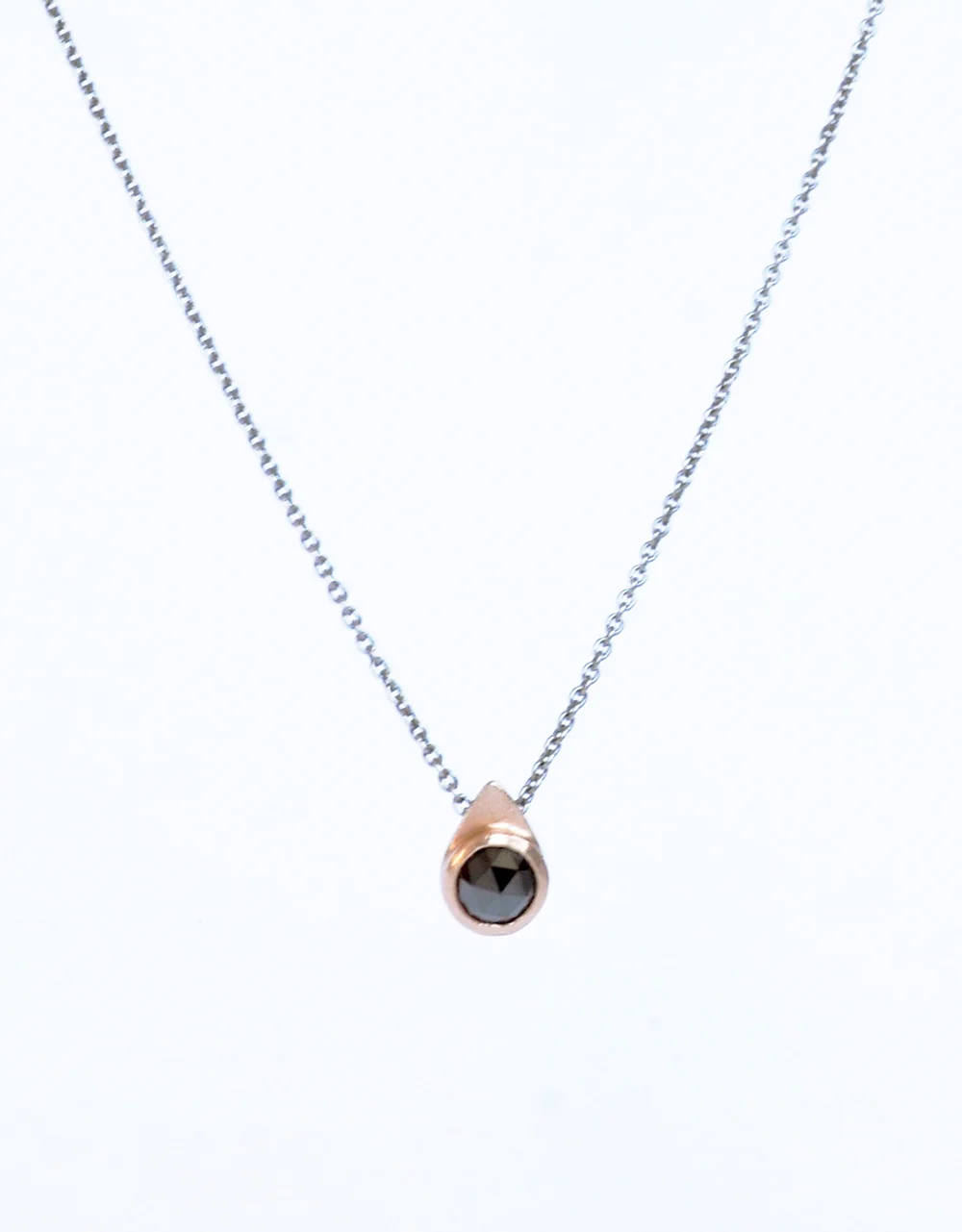 pendant-bezelTriangleTop-blkRCdia-all-14kp-pdChain-long2.jpg