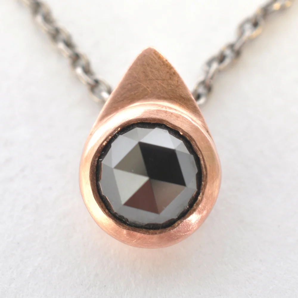 pendant-bezelTriangleTop-blkRCdia-all-14kp-pdChain.jpg