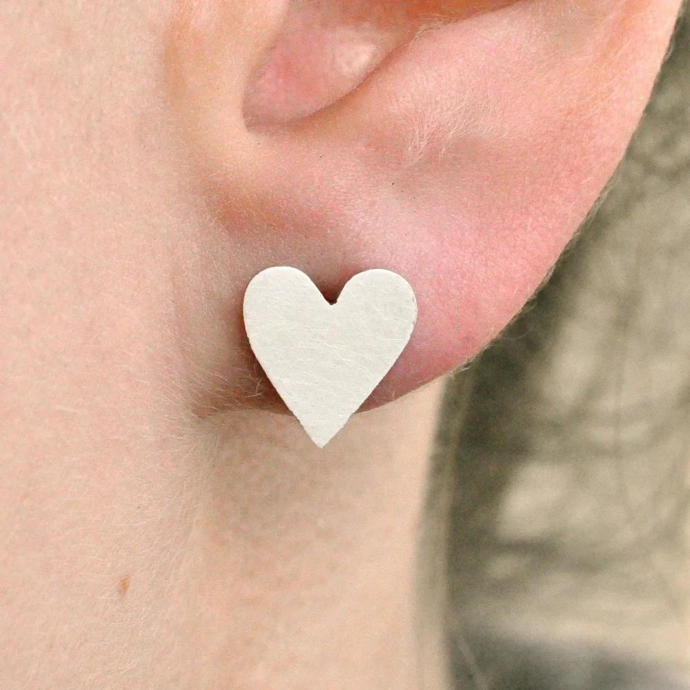 Earrings-anatomical-heart-studs-silver-side2-ecdesign.jpg