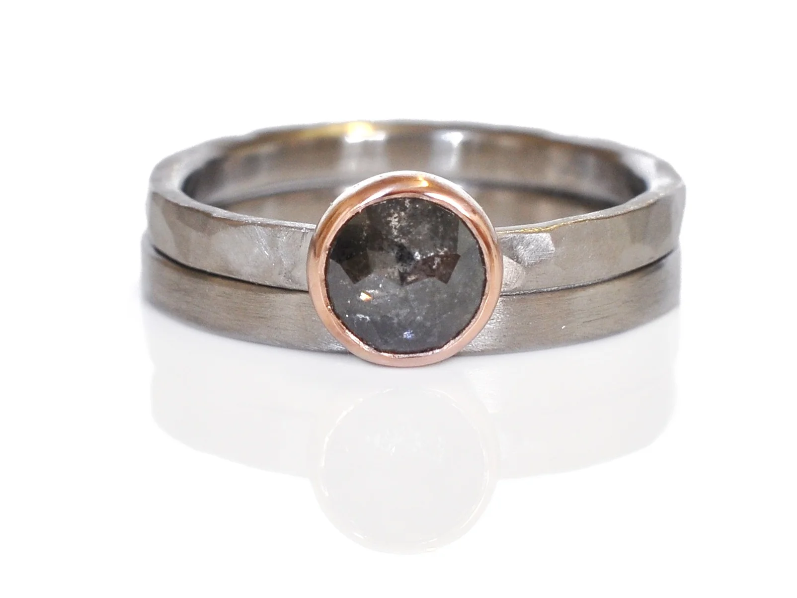 Dark and moody with a pop of pink! Erin picked out a salt and pepper diamond in 14k red gold and paired it with mixed textures of 500 palladium.