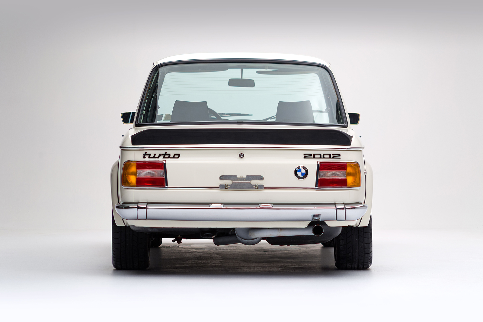 ClassicDotCom_BMW_2002_Turbo_03.jpg