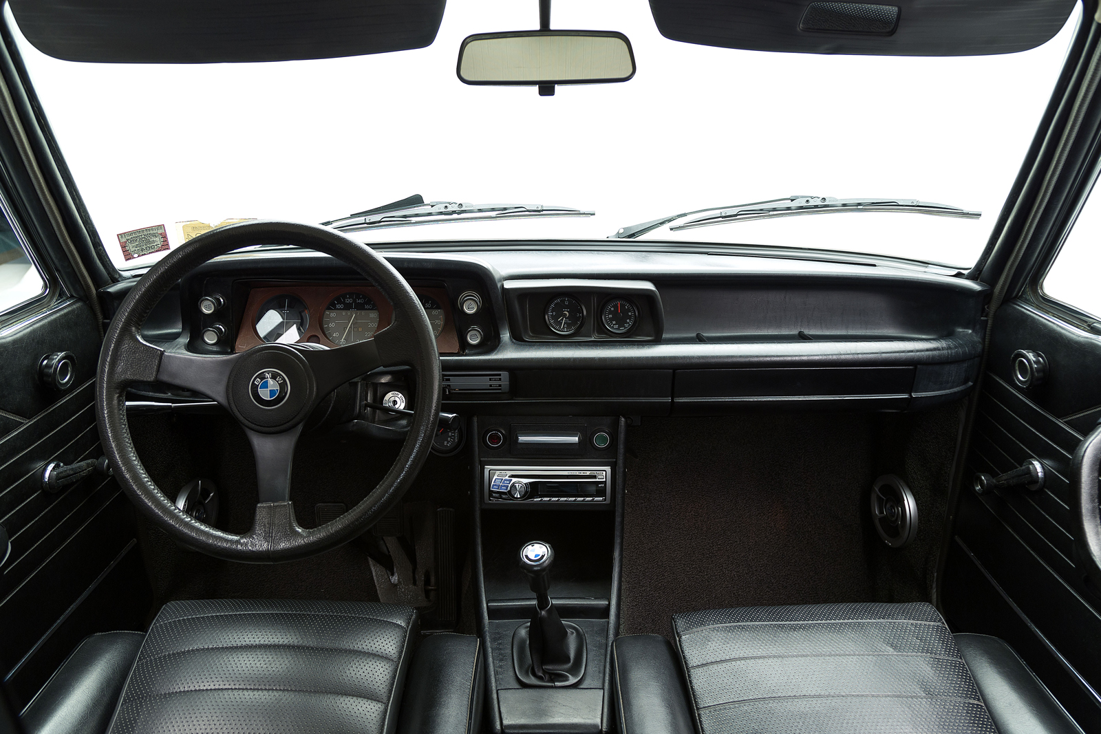 ClassicDotCom_BMW_2002_Turbo_17.jpg
