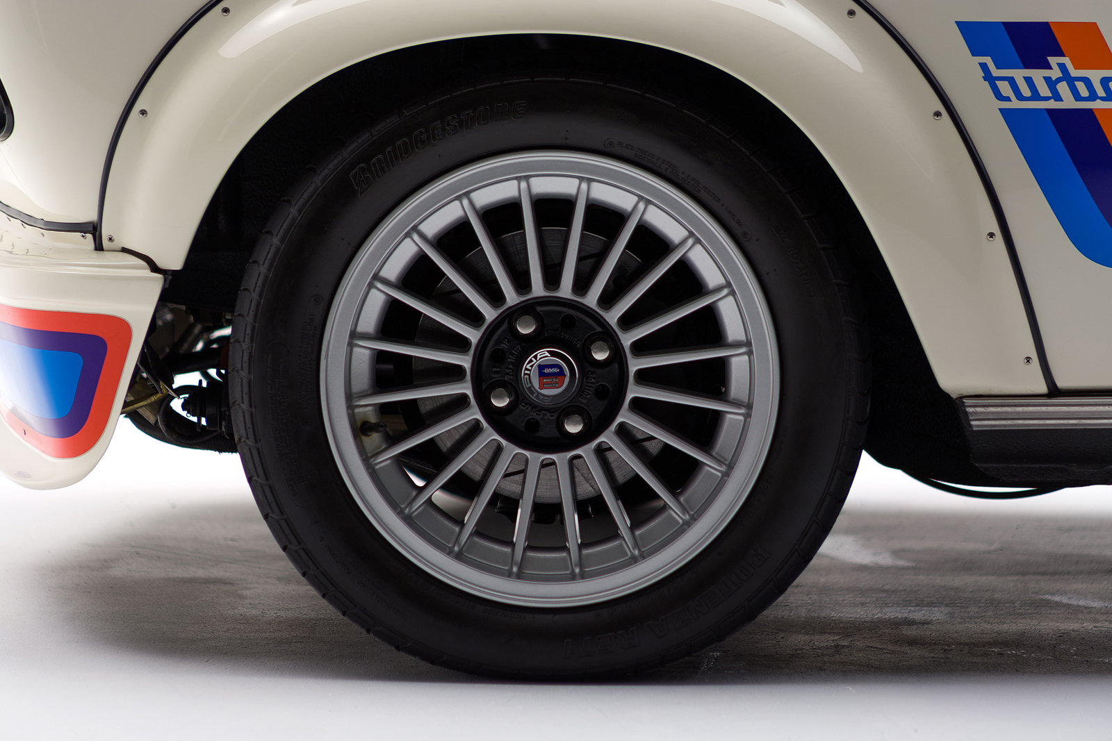 ClassicDotCom_BMW_2002_Turbo_16.jpg