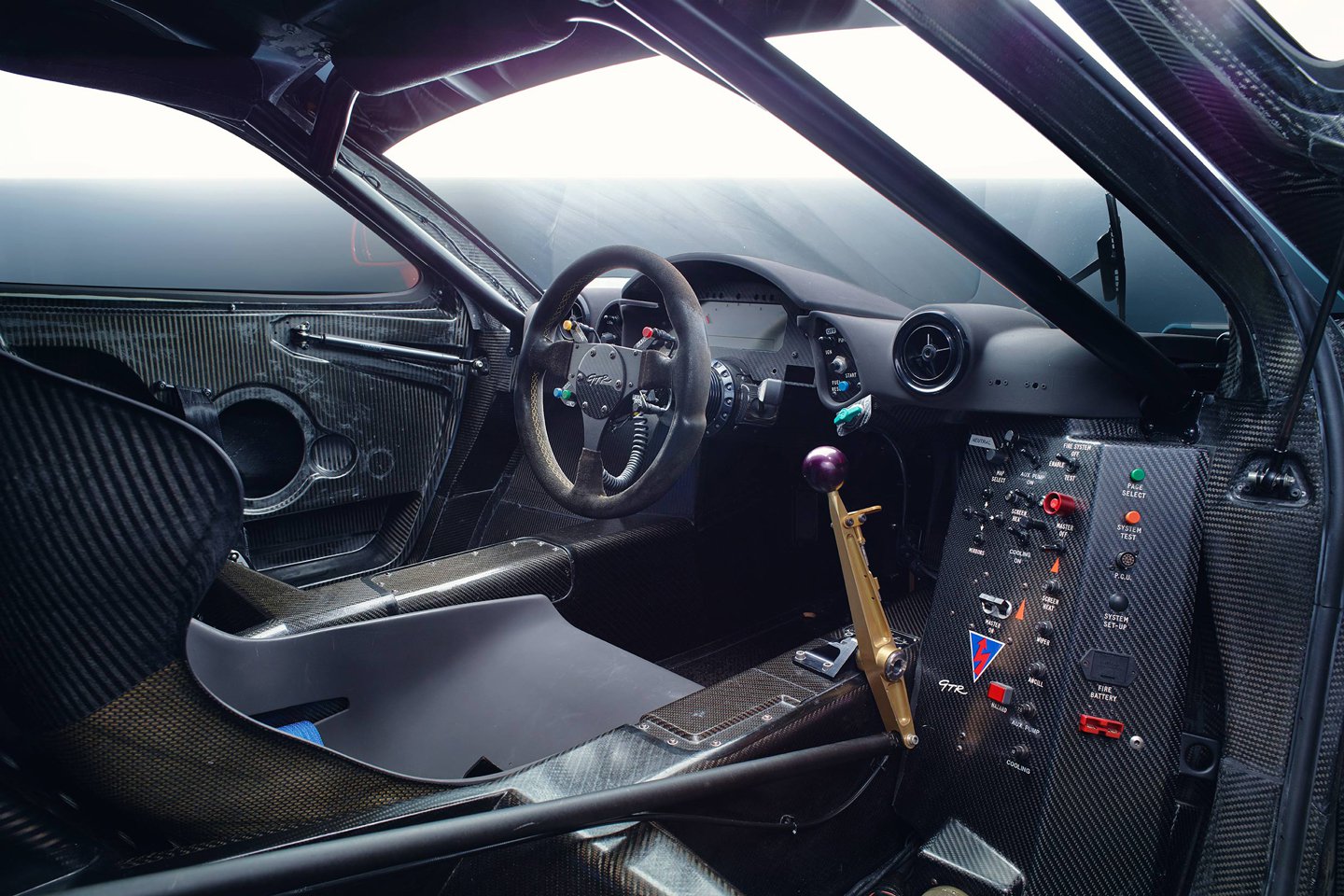 03. GTR_Interior.jpg