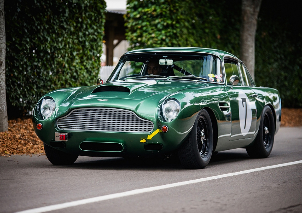 Urs-Muller-and-Arlette-Muller-1960-Aston-Martin-DB4GT-at-the-2016-Goodwood-Revival--29975023496.jpg