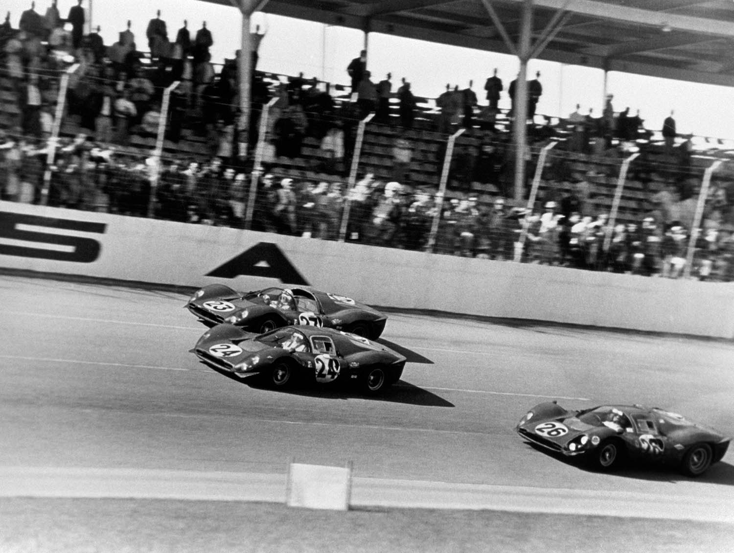 10. Ferrari triumphant parade after the first three seats in Daytona, 1967.jpg