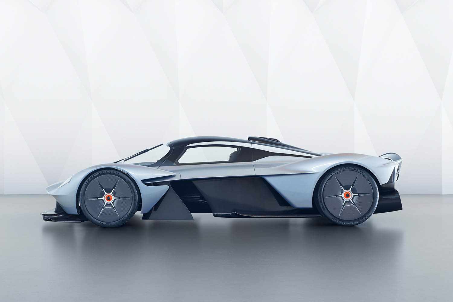 Aston_Martin_Valkyrie_17.jpg