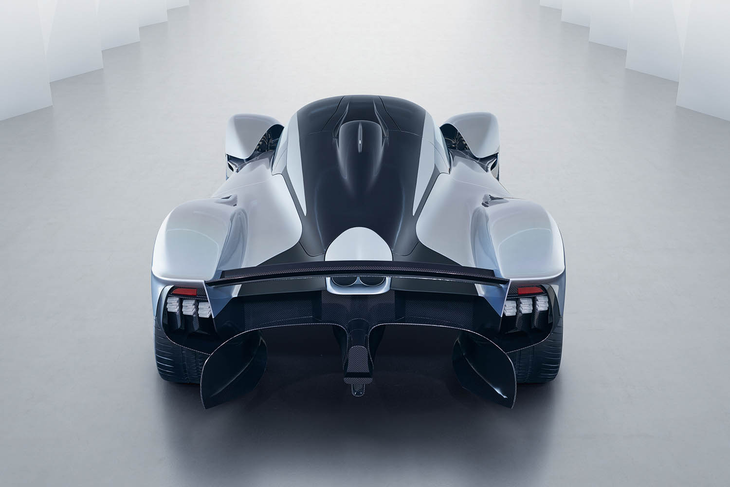 Aston_Martin_Valkyrie_13.jpg