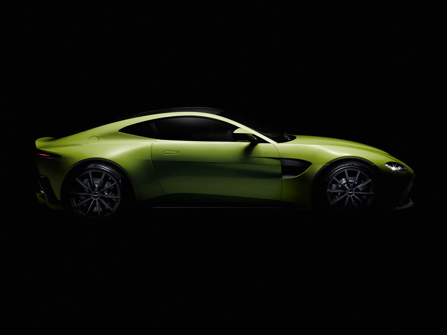 Aston Martin New Vantage_Rankin_06.jpg
