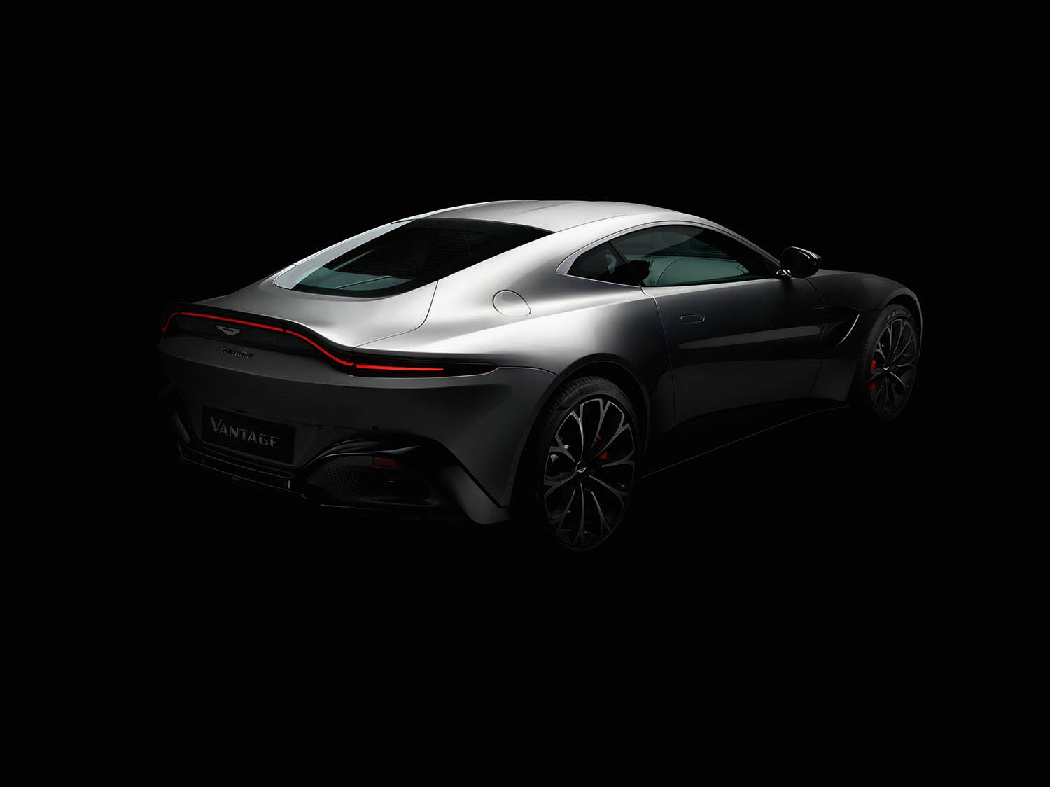 Aston Martin New Vantage_Rankin_10.jpg