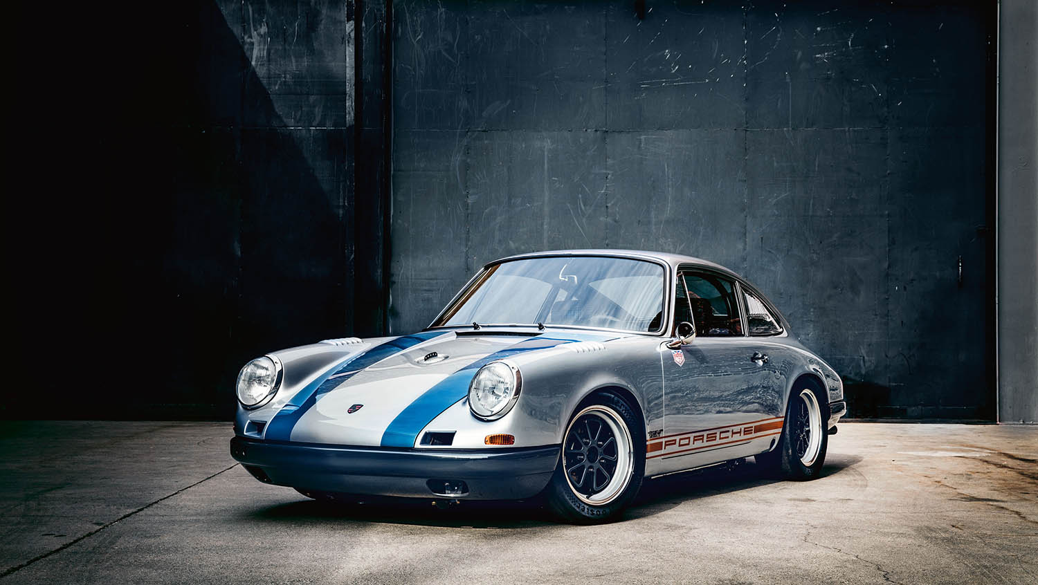 1077871_magnus_walker_s_garage_2017_porsche_ag.jpg