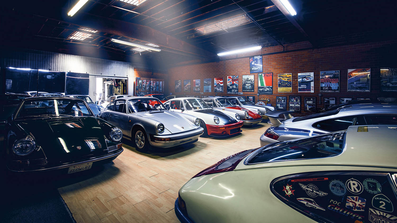 1328171_magnus_walker_s_garage_2017_porsche_ag.jpg