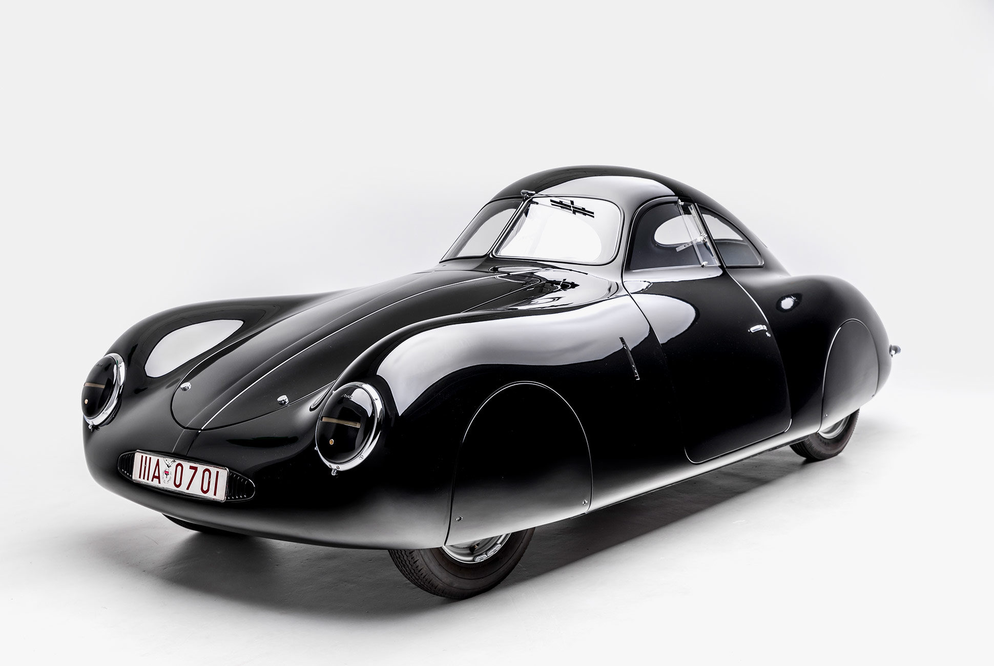 Porsche-Exhibit-Petersen-Museum-1-1940x1300.jpg