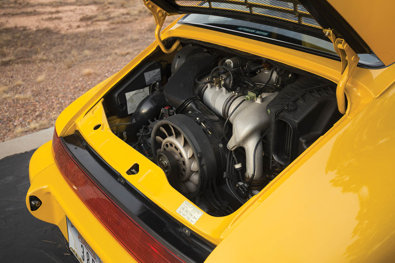 1993-Porsche-911-Carrera-RS-3-8_3.jpg