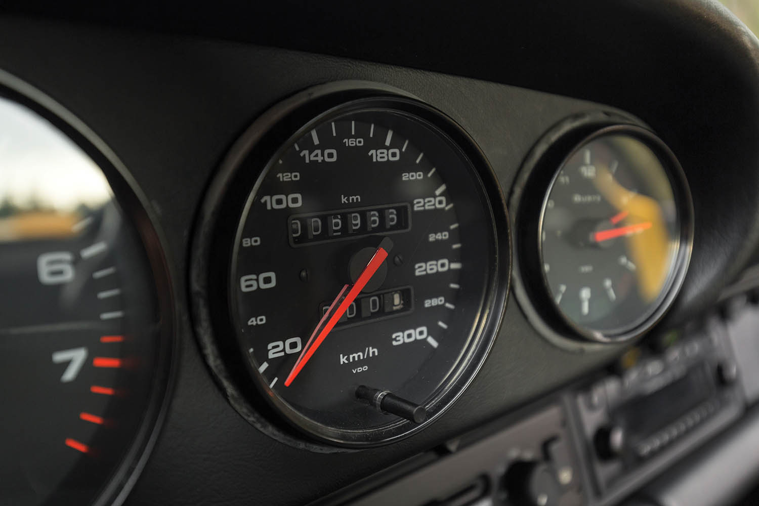 1993-Porsche-911-Carrera-RS-3-8_11.jpg