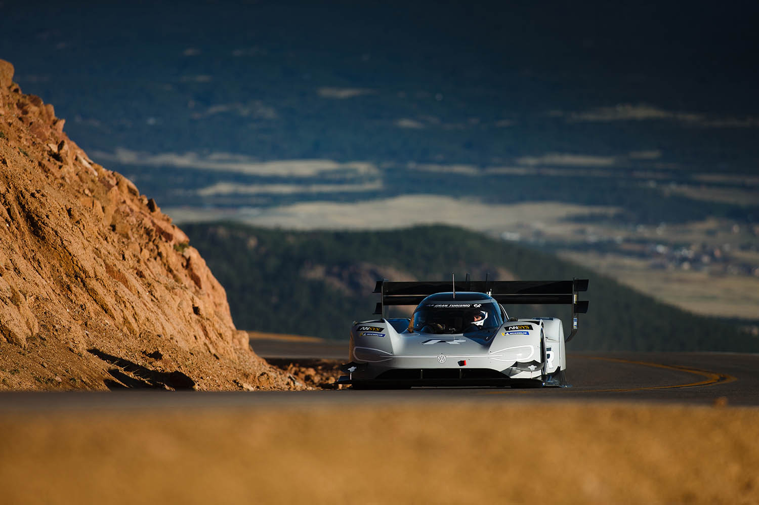 Volkswagen_I.D._R_Pikes_Peak-Large-8455.jpg