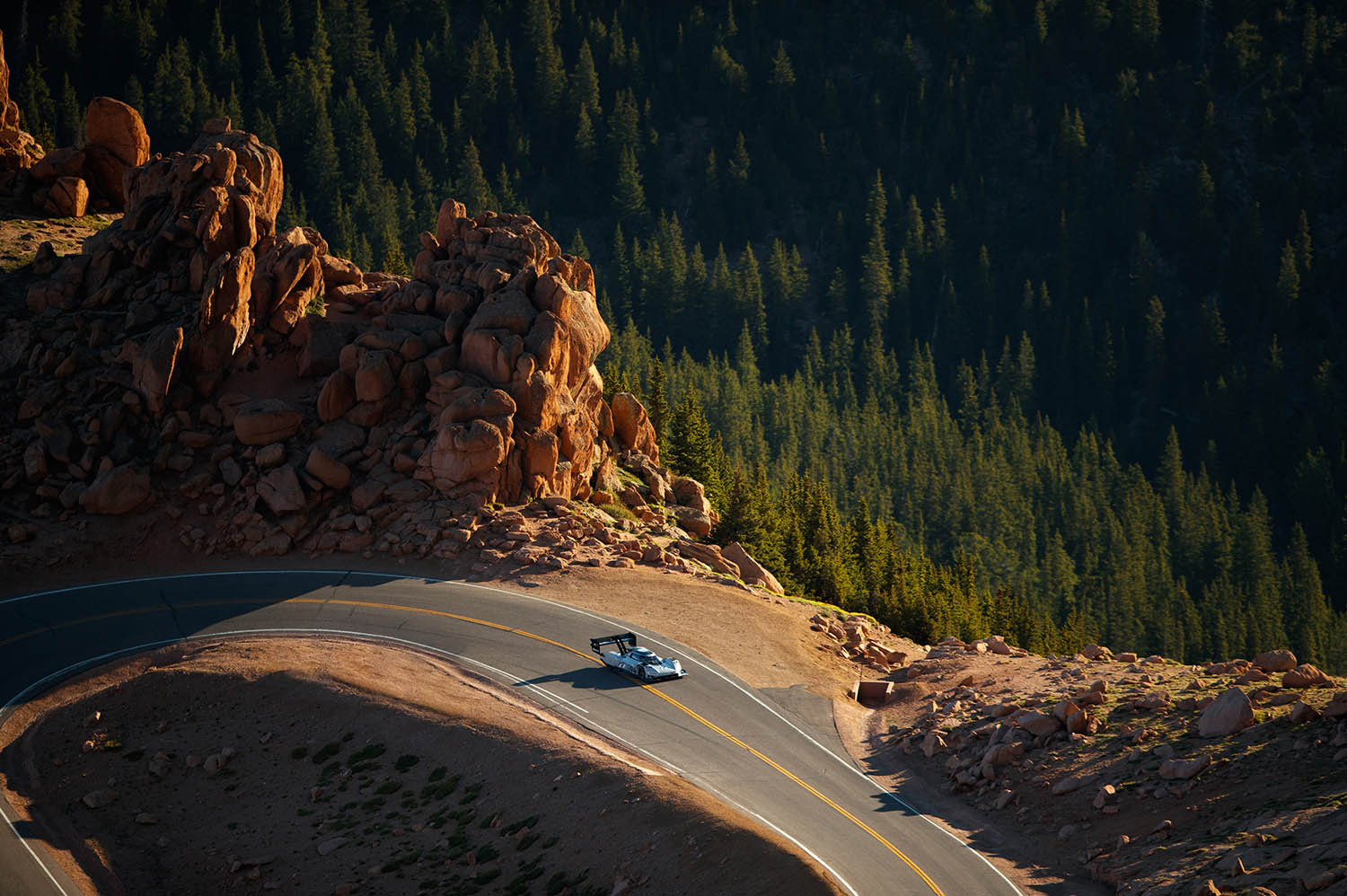 Volkswagen_I.D._R_Pikes_Peak-Large-8454.jpg