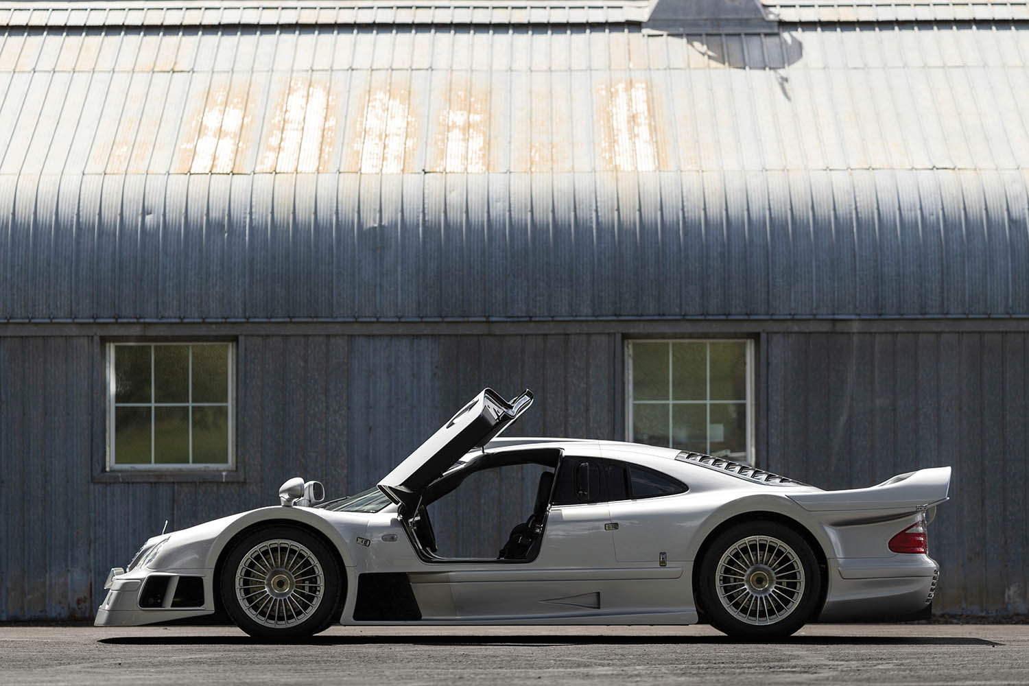 1998-Mercedes-Benz-AMG-CLK-GTR_30.jpg