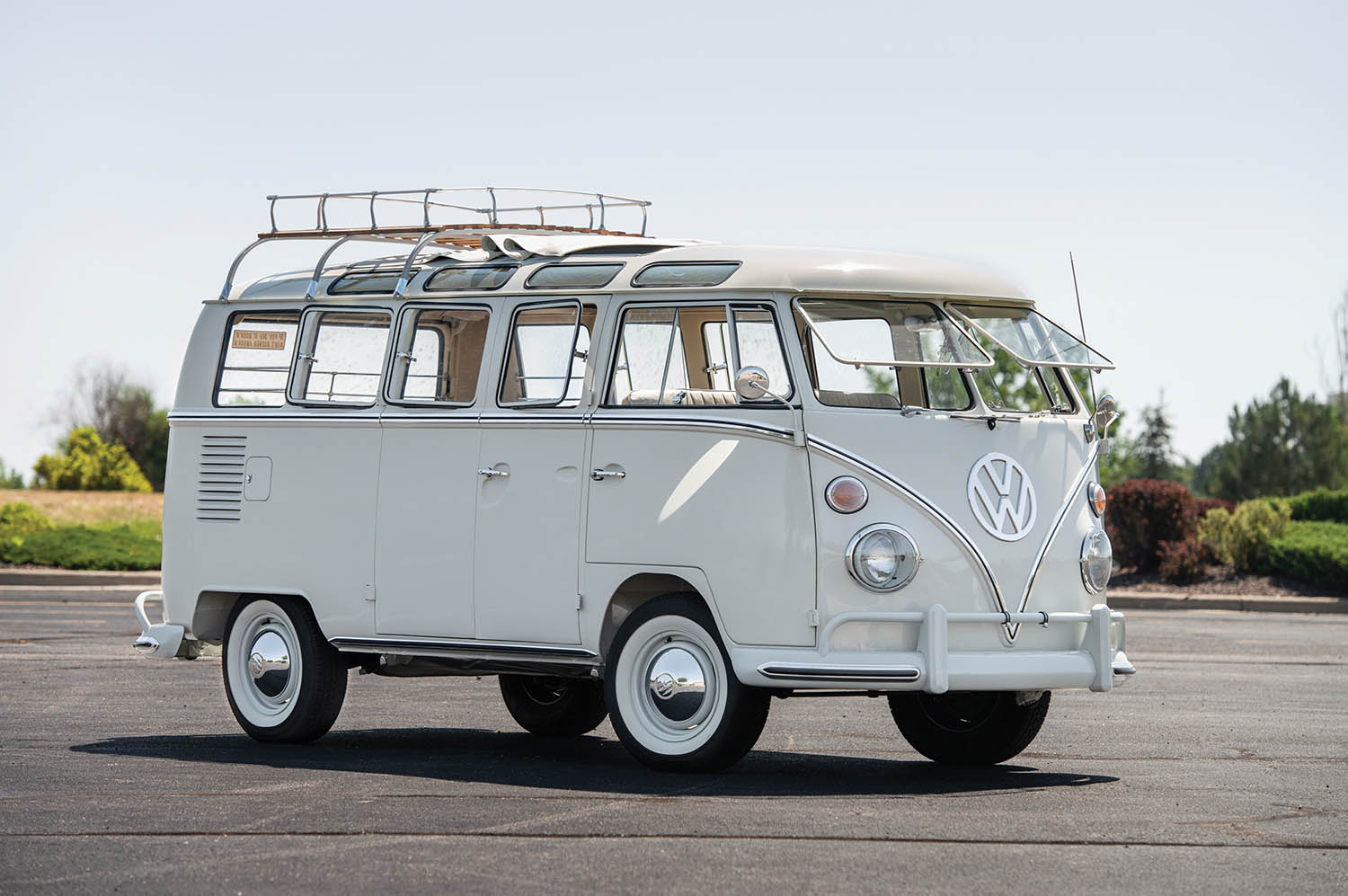 1966-Volkswagen-Deluxe--21-Window--Microbus_0 (1).jpg