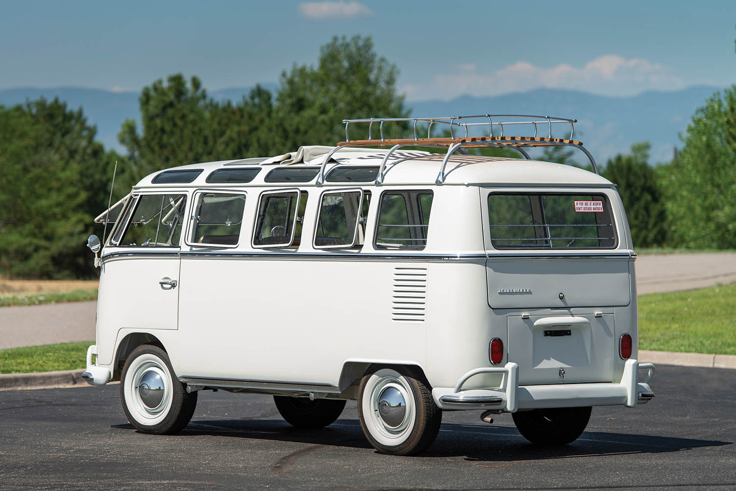 1966-Volkswagen-Deluxe--21-Window--Microbus_1.jpg