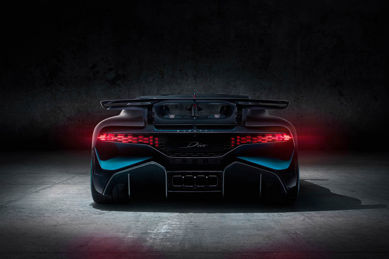 04_Bugatti-Divo_Rear.jpg