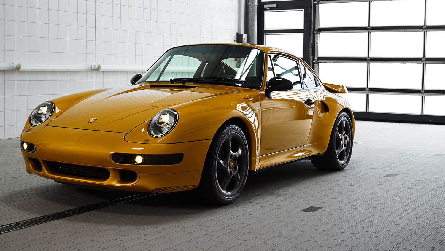 2018-Porsche-911-Turbo--Classic-Series-Project-Gold-_0.jpg