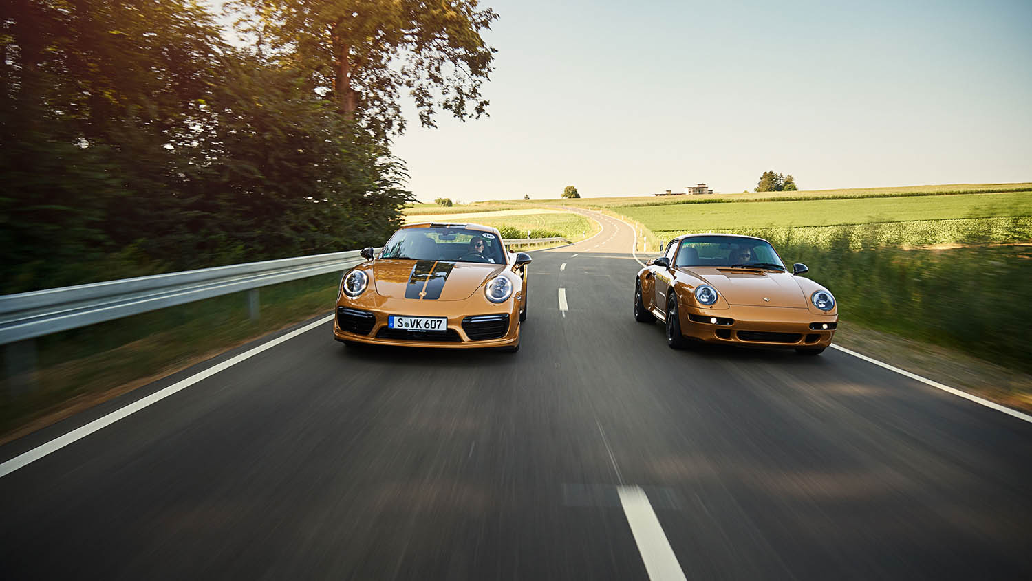high_993_turbo_the_reveal_classic_project_gold_2018_porsche_ag (1).jpg
