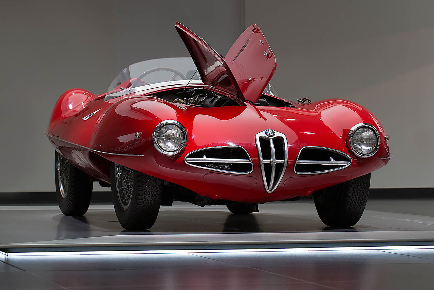 180910_Alfa-Romeo_Cofani-Aperti_01.jpg