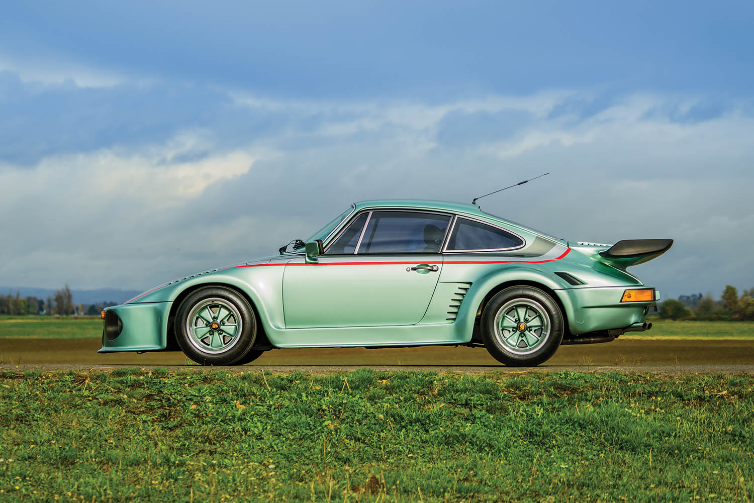 1976-Porsche-935-Gr--5-Turbo-by-Kremer_4.jpg