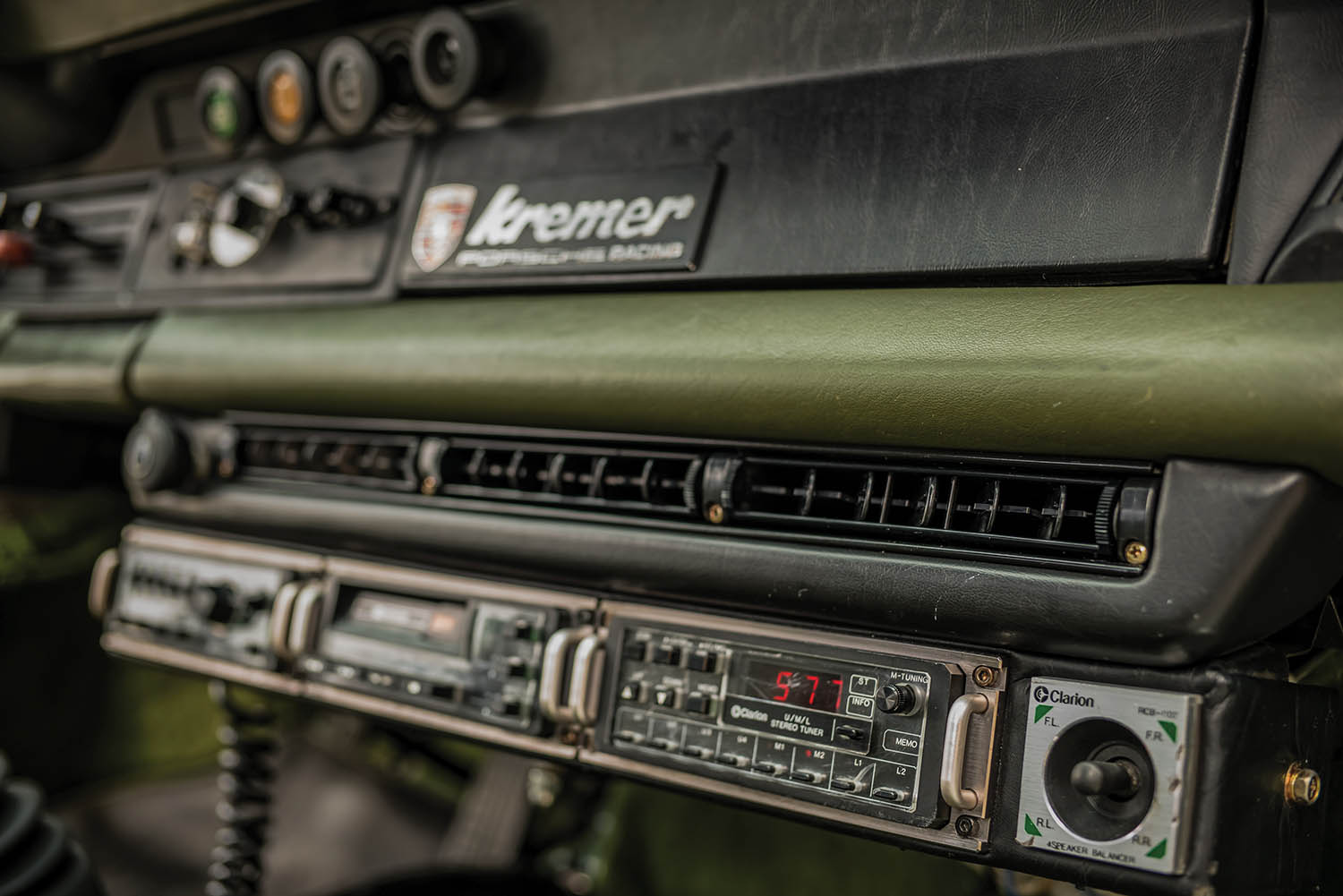 1976-Porsche-935-Gr--5-Turbo-by-Kremer_17.jpg