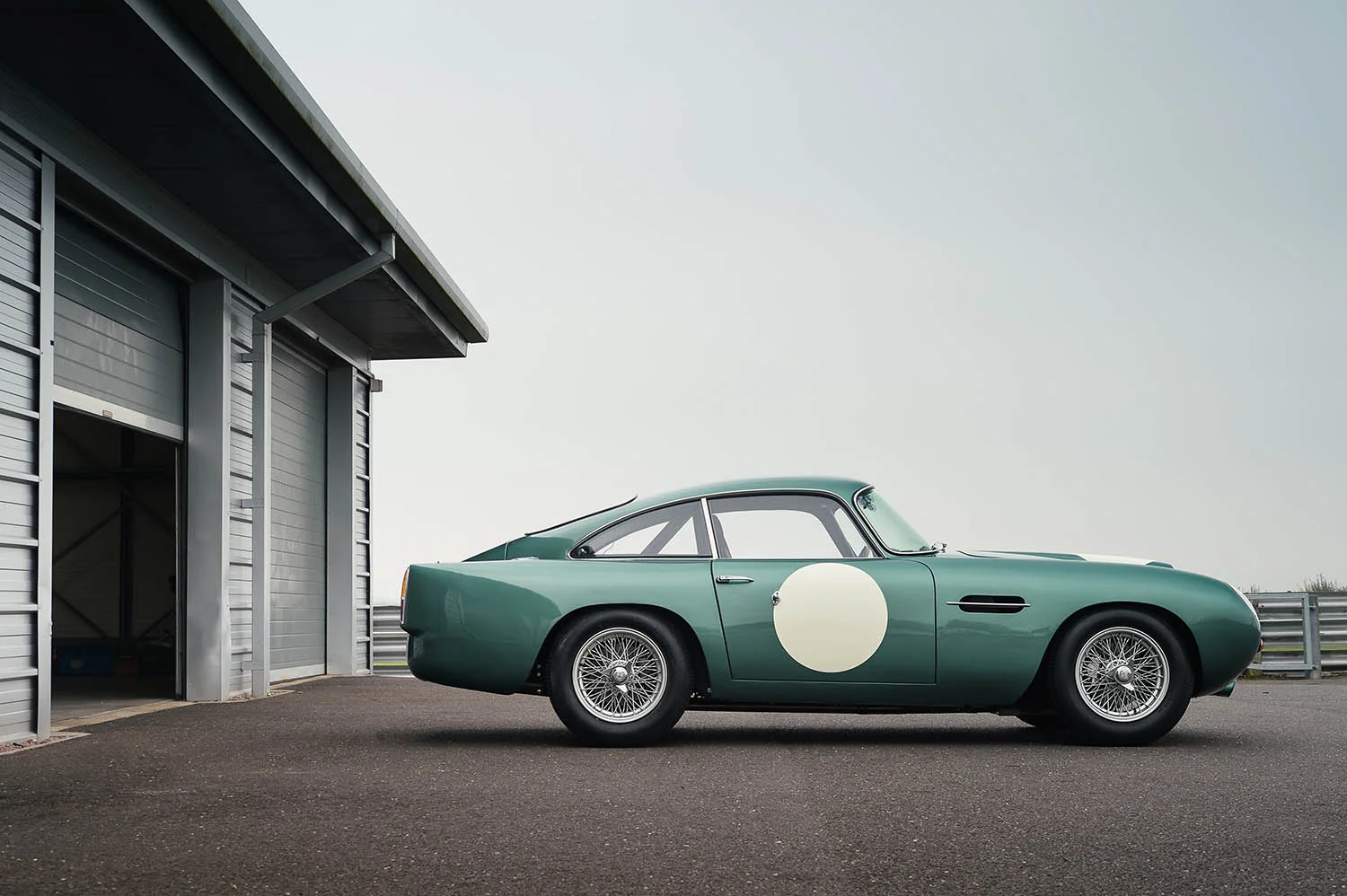 Aston_Martin_DB4_GT_Continuation_10_36388.jpg