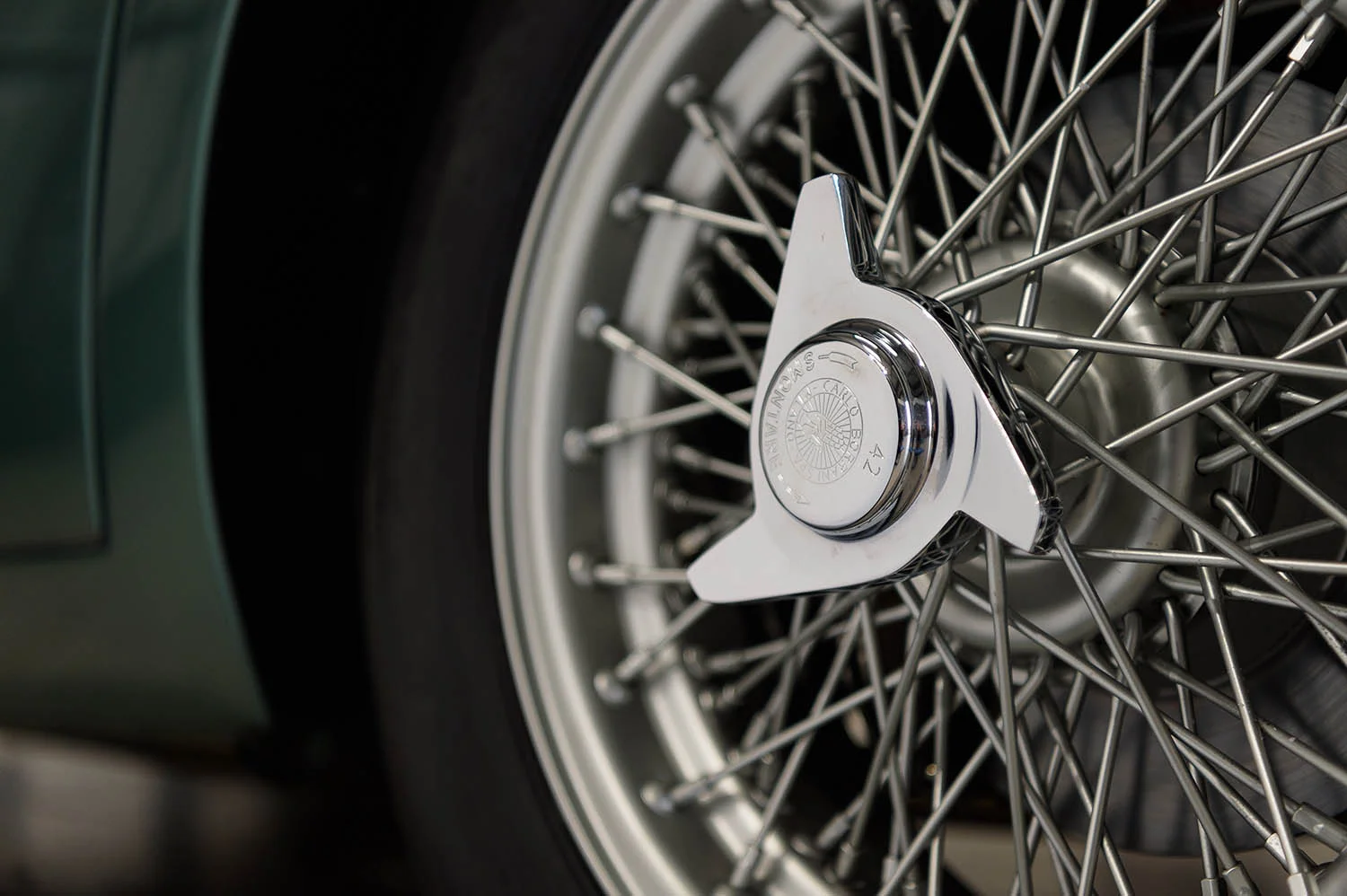 Aston_Martin_DB4_GT_Continuation_25_36403.jpg