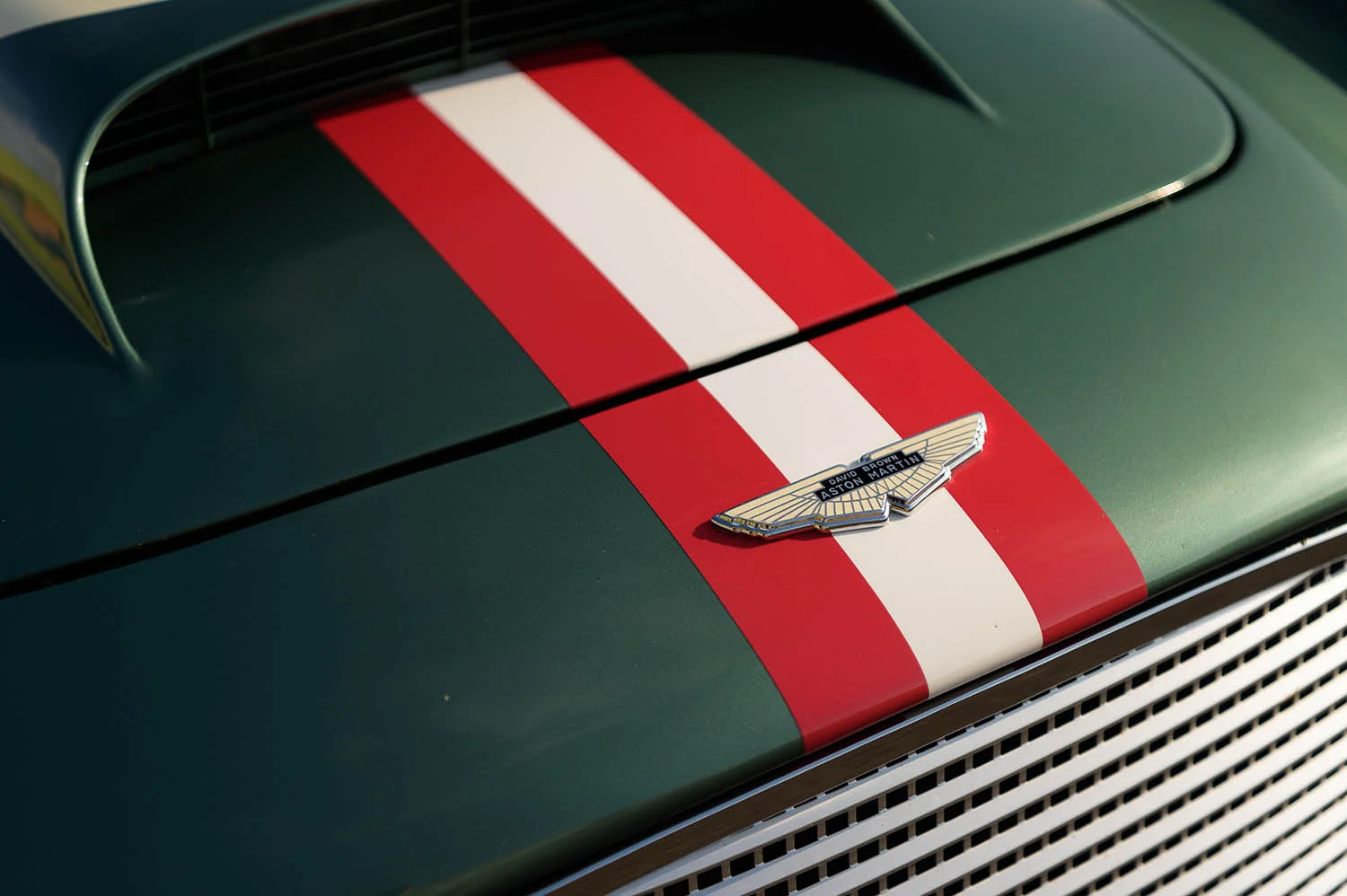 Aston_Martin_DB4_GT_Continuation_31_36409.jpg