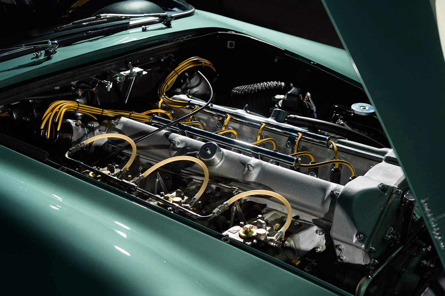 Aston_Martin_DB4_GT_Continuation_42_36420.jpg