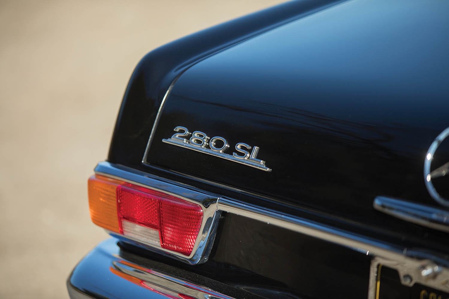 1970-Mercedes-Benz-280-SL--Pagoda--Custom_9.jpg