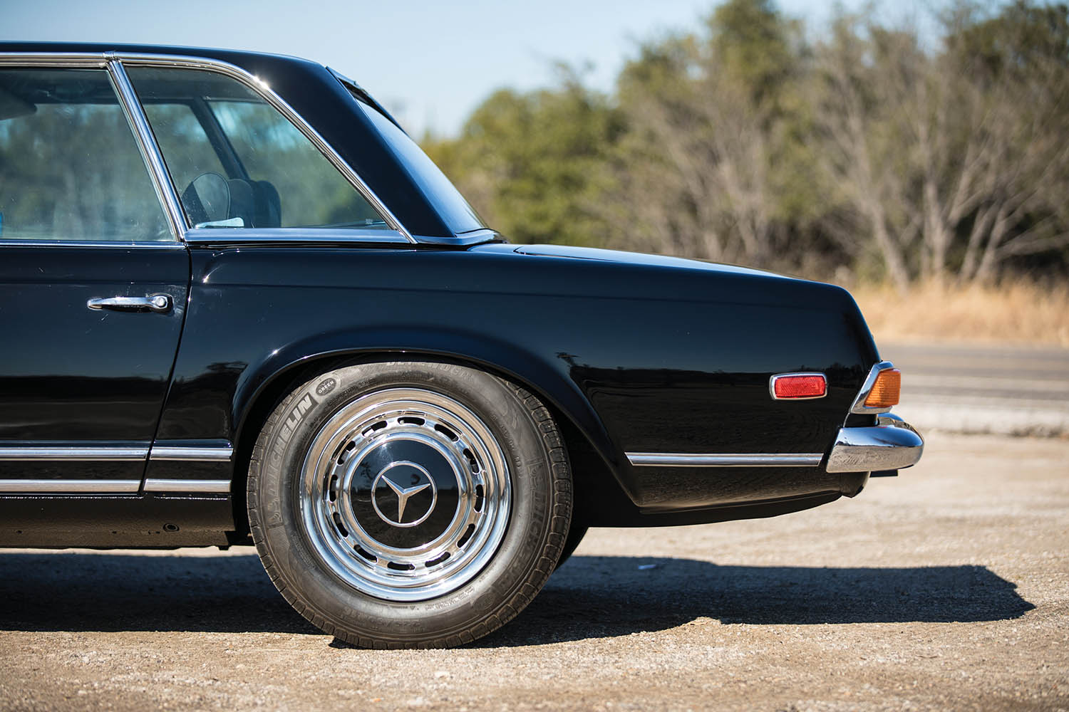 1970-Mercedes-Benz-280-SL--Pagoda--Custom_10.jpg