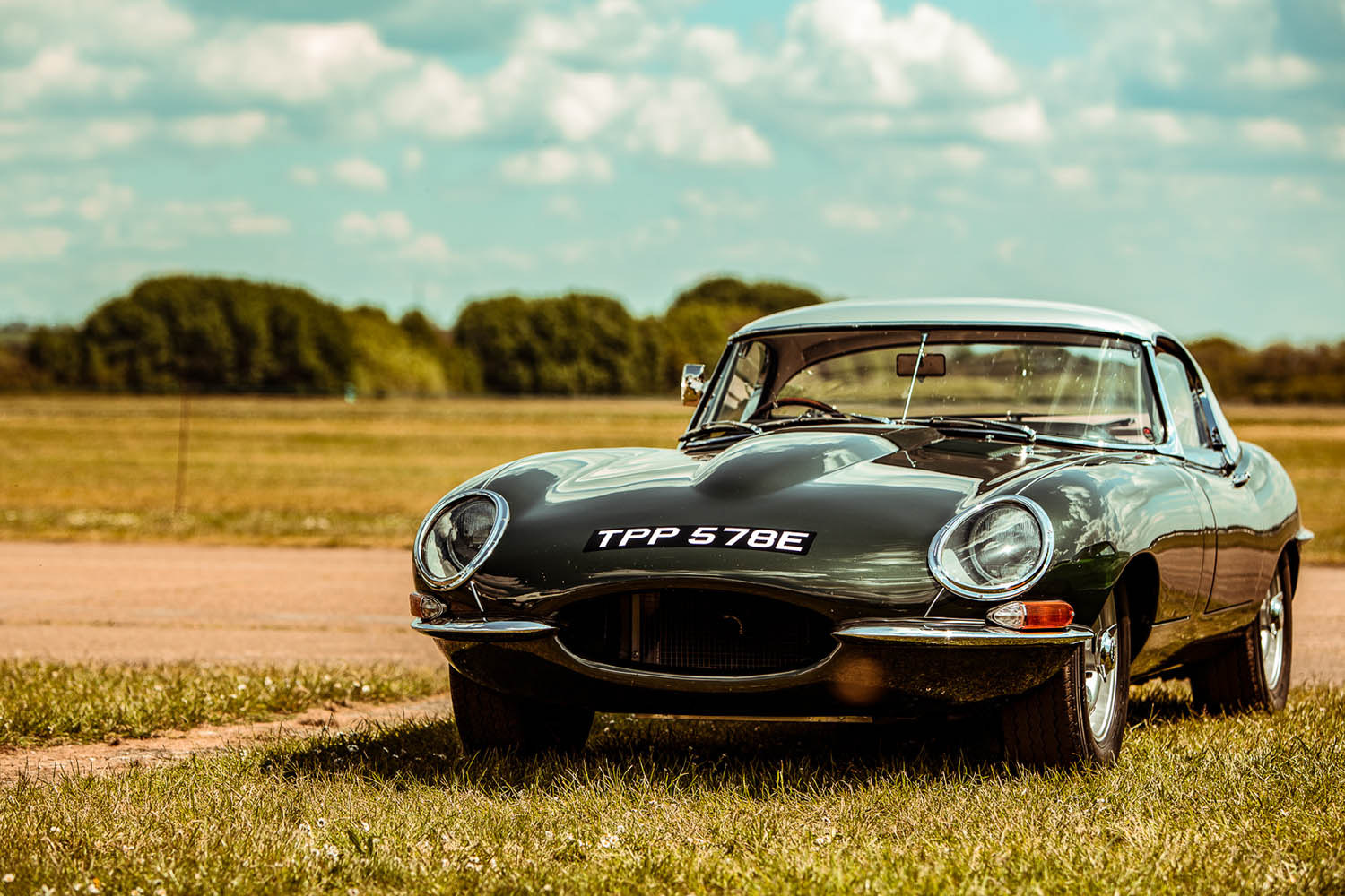 Bicester Heritage Petrolicious Drivers Meeting 25.jpg