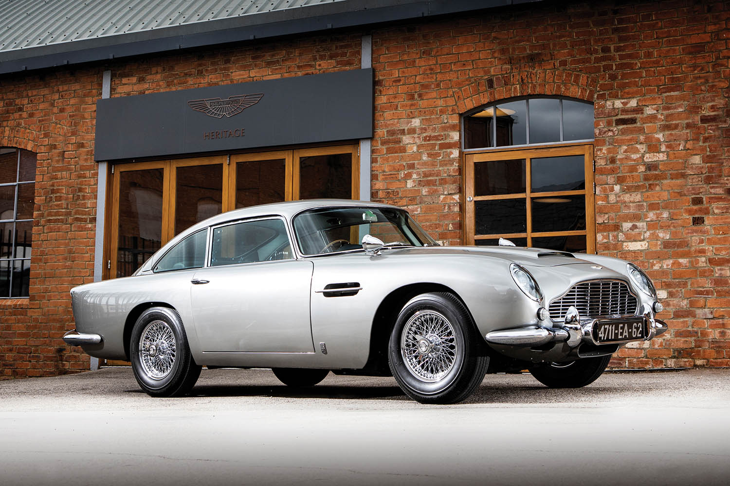 1965-Aston-Martin-DB5--Bond-Car-_0.jpg