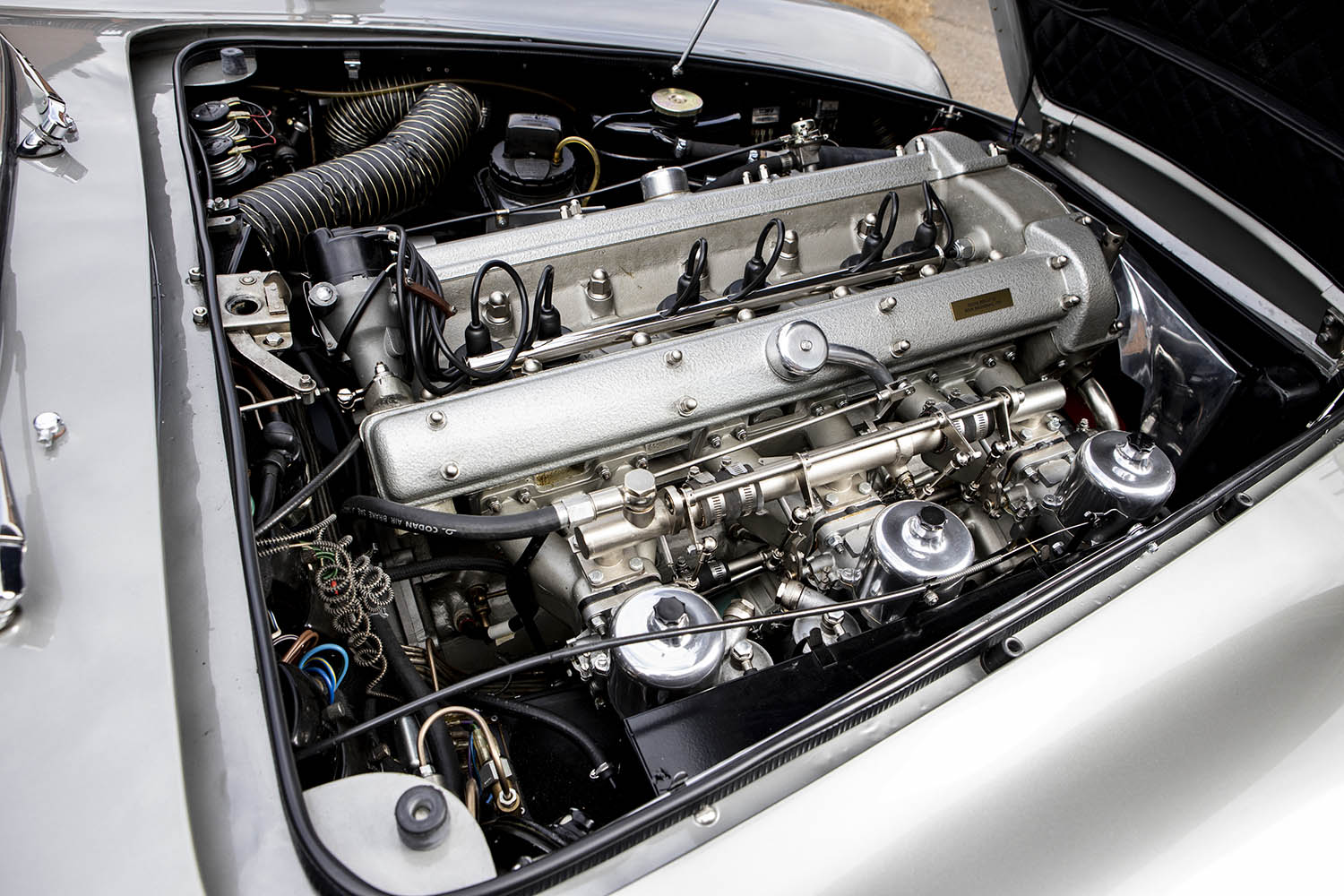 1965-Aston-Martin-DB5--Bond-Car-_2.jpg