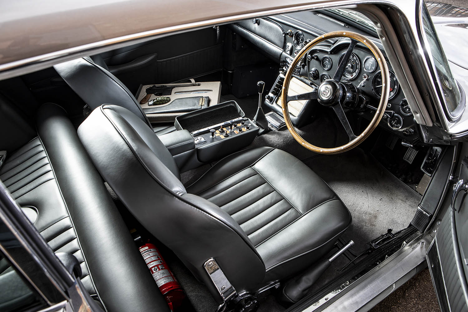 1965-Aston-Martin-DB5--Bond-Car-_10.jpg