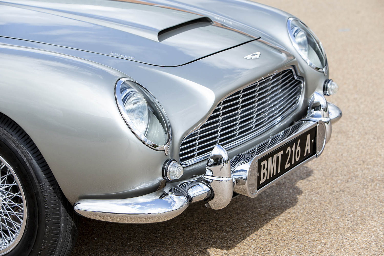 1965-Aston-Martin-DB5--Bond-Car-_18.jpg