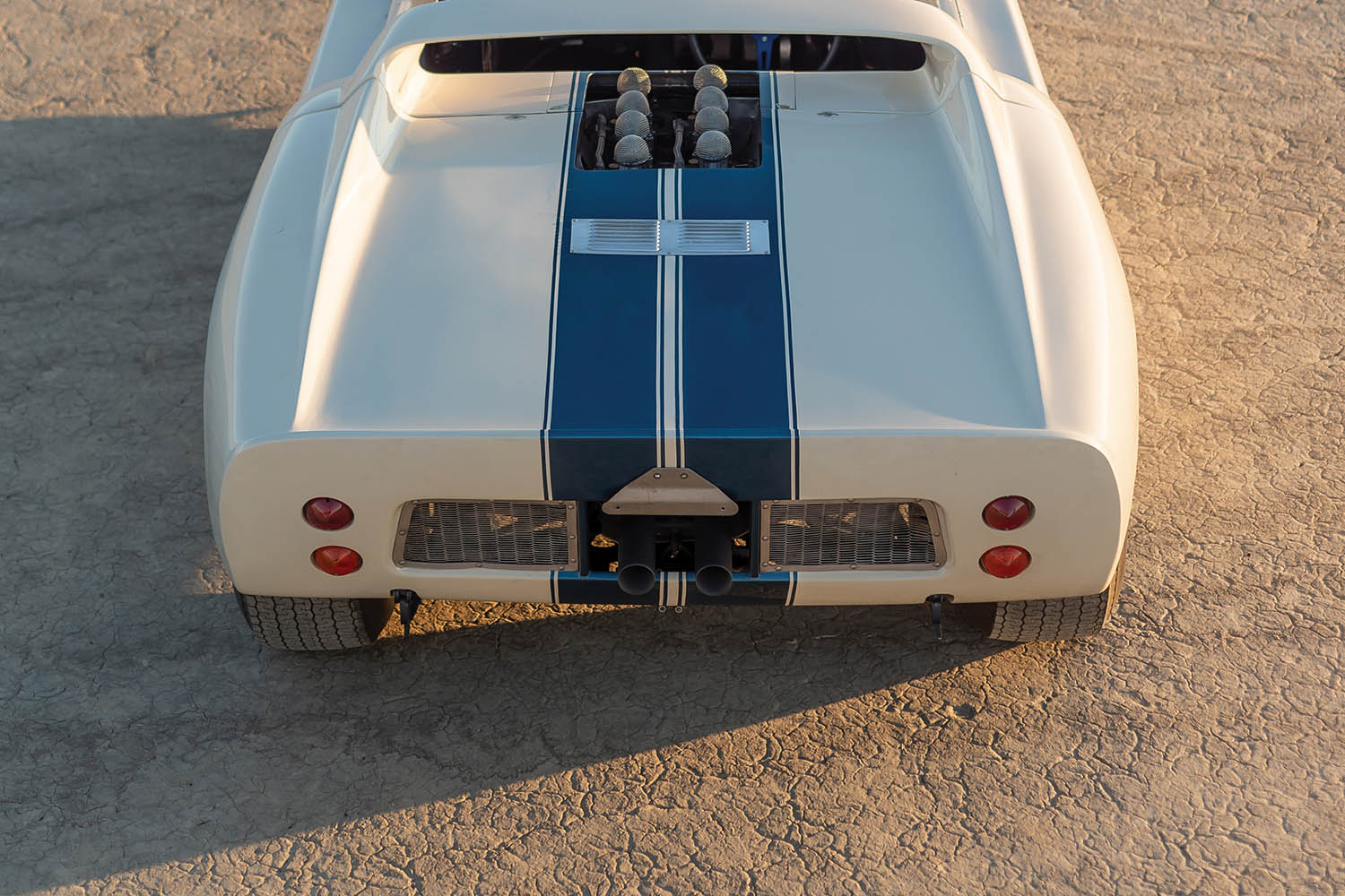 1965-Ford-GT40-Roadster-Prototype-_33.jpg